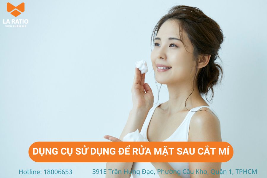 Dụng cụ sử dụng để rửa mặt sau cắt mí Dụng cụ sử dụng để rửa mặt sau cắt mí