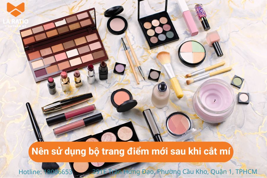 Nên ưu tiên sử dụng bộ trang điểm hoàn toàn mới sau khi cắt mí Nên ưu tiên sử dụng bộ trang điểm hoàn toàn mới sau khi cắt mí