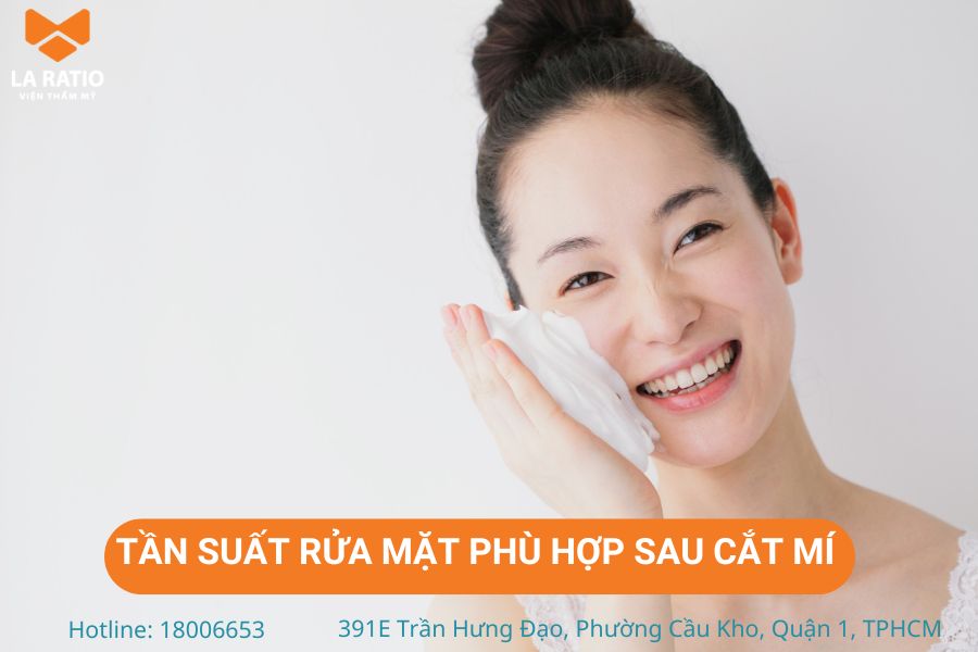 Tần suất rửa mặt phù hợp sau cắt mí mắt Tần suất rửa mặt phù hợp sau cắt mí mắt