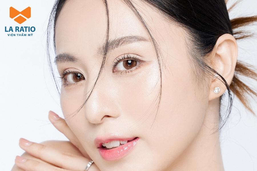 Phụ nữ mắt long lanh thường dễ bị chi phối bởi cảm xúc, thiếu kiên trì trong môi trường quá áp lực Phụ nữ mắt long lanh thường dễ bị chi phối bởi cảm xúc, thiếu kiên trì trong môi trường quá áp lực