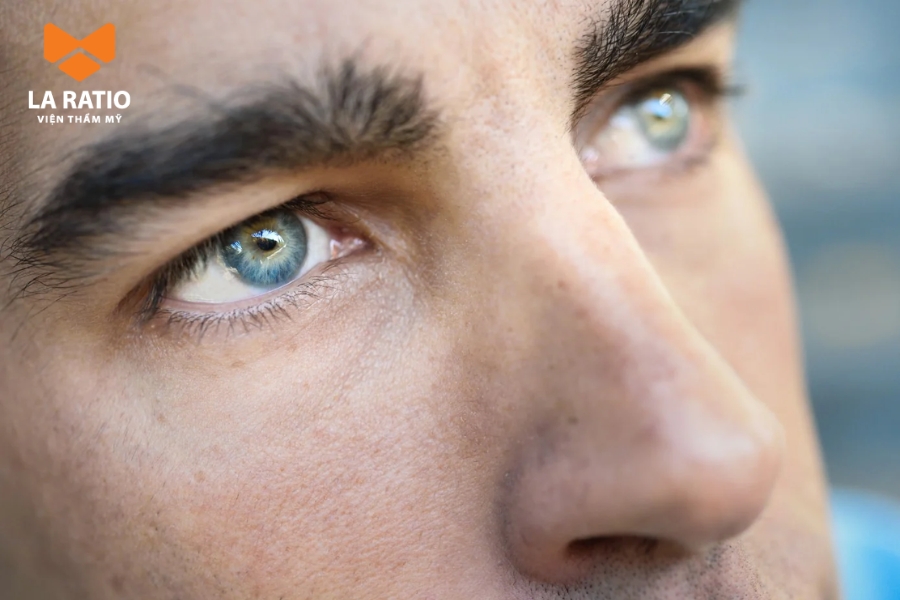 Sự nghiệp nam giới mắt rắn thường gặp nhiều thăng trầm, gặp nhiều trắc trở