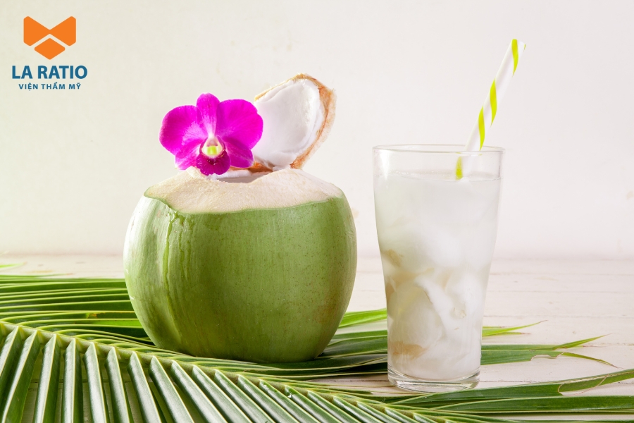Một số lưu ý khi uống nước dừa sau khi nâng mũi Một số lưu ý khi uống nước dừa sau khi nâng mũi