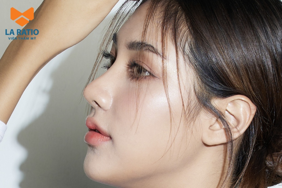 Mũi S Line có độ cong nhẹ tạo nên vẻ đẹp mềm mại và thanh thoát