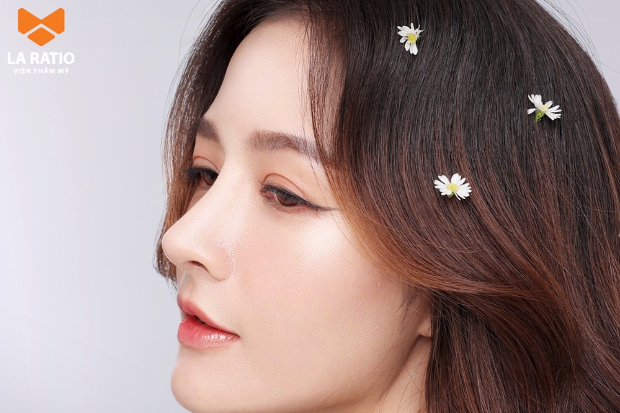 Nâng mũi cấu trúc can thiệp vào toàn bộ cấu trúc mũi, giúp chỉnh sửa toàn bộ khuyết điểm mũi