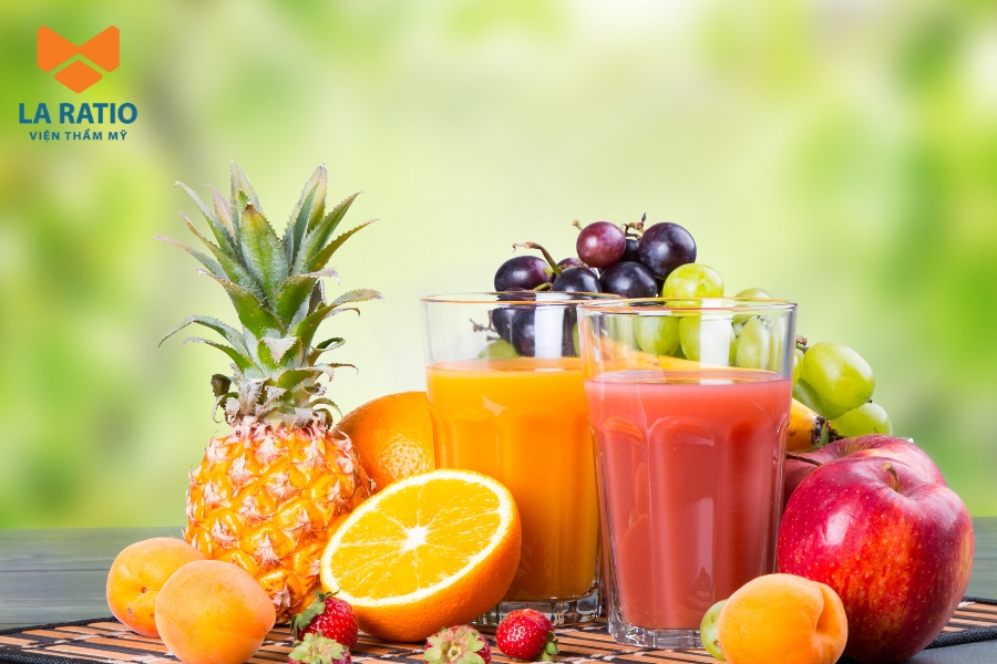 Uống nước ép giúp bổ sung dưỡng chất và đẩy nhanh quá trình hồi phục sau nâng mũi. Uống nước ép giúp bổ sung dưỡng chất và đẩy nhanh quá trình hồi phục sau nâng mũi.