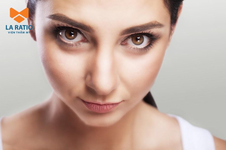 Tình duyên của nữ giới có mắt ốc nhồi thường nhiều trắc trở, bởi họ yêu sâu nhưng thiếu sự tin tưởng Tình duyên của nữ giới có mắt ốc nhồi thường nhiều trắc trở, bởi họ yêu sâu nhưng thiếu sự tin tưởng