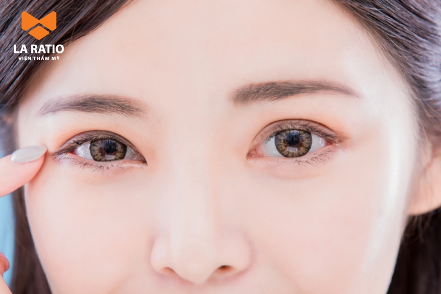 Xét về hậu vận, phụ nữ mắt hình lá răm thường có cuộc sống ổn định và sung túc về sau