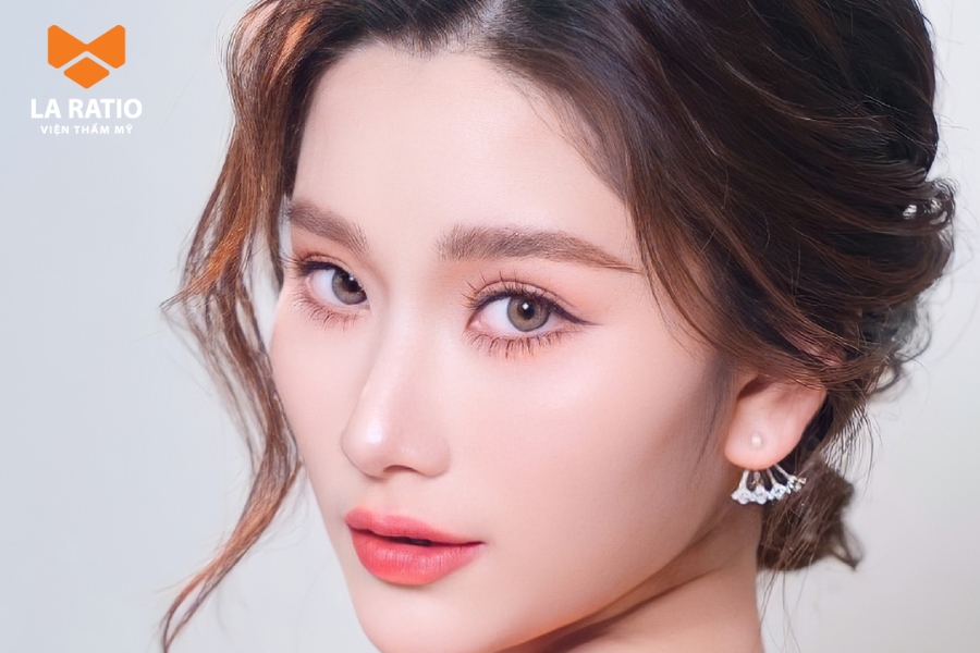 Đôi mắt ngấn lệ thu hút ánh nhìn, khiến người đối diện phải nao lòng Đôi mắt ngấn lệ thu hút ánh nhìn, khiến người đối diện phải nao lòng