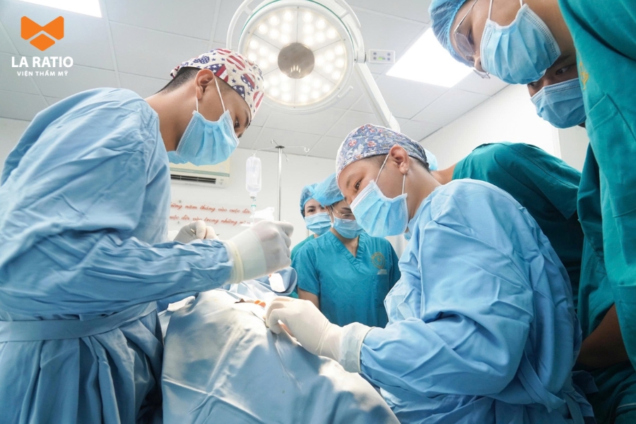 Quy trình nâng mũi tại La Ratio do bác sĩ Trung trực tiếp thực hiện