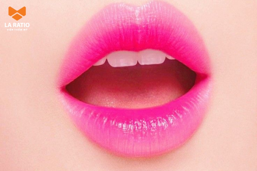 Phun xăm môi màu hồng cánh sen giúp che đi các khuyết điểm xấu của môi Phun xăm môi màu hồng cánh sen giúp che đi các khuyết điểm xấu của môi