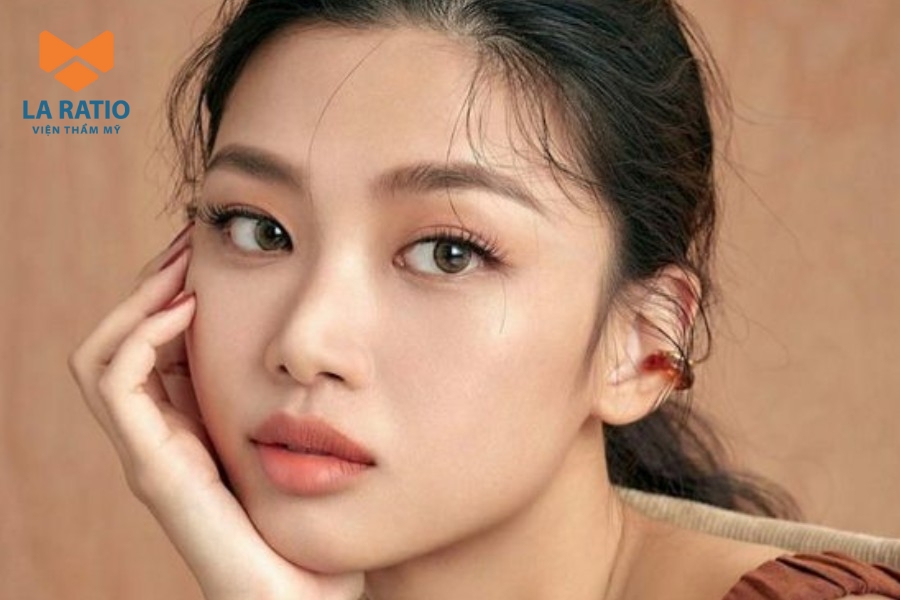 Xăm môi màu hồng đào phù hợp với ai? Xăm môi màu hồng đào phù hợp với ai?