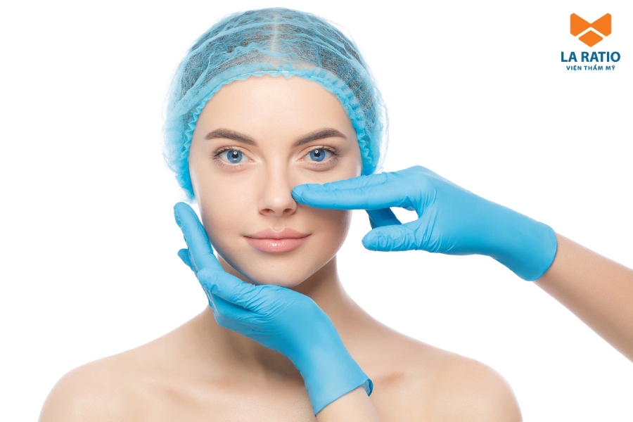 Nâng mũi đau mấy ngày? Tình trạng đau và sưng sau nâng mũi có thể kéo dài từ 3 - 7 ngày