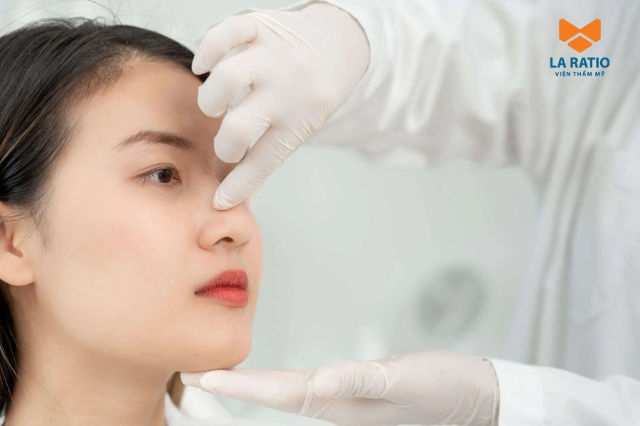 Thông thường, nâng mũi đầu mũi bị to là do phản ứng viêm tự nhiên của cơ thể