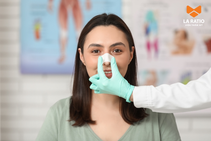 Di chuyển bằng xe máy trong thời gian đầu hậu phẫu có thể gây ảnh hưởng đến kết quả thẩm mỹ