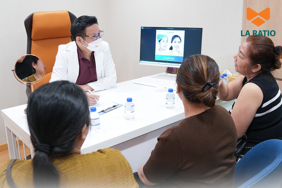 Để phòng tránh cắt mí bị sâu, bạn nên chọn tư vấn và thăm khám bởi bác sĩ có chuyên môn cao Để phòng tránh cắt mí bị sâu, bạn nên chọn tư vấn và thăm khám bởi bác sĩ có chuyên môn cao