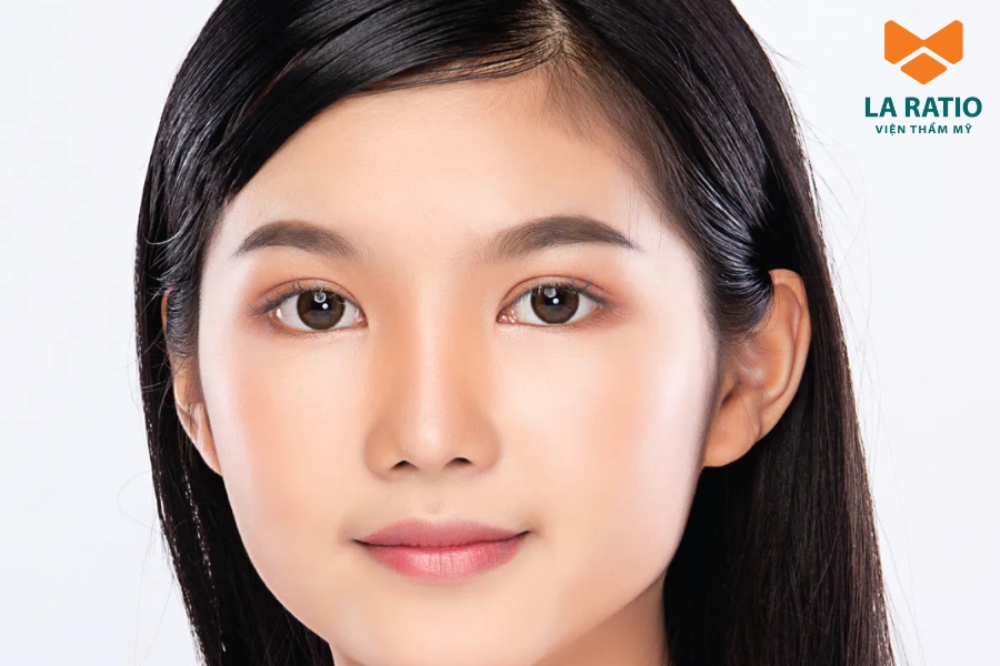 Người sở hữu mặt vuông có thể cân nhắc nâng mũi để tổng thể hài hòa hơn