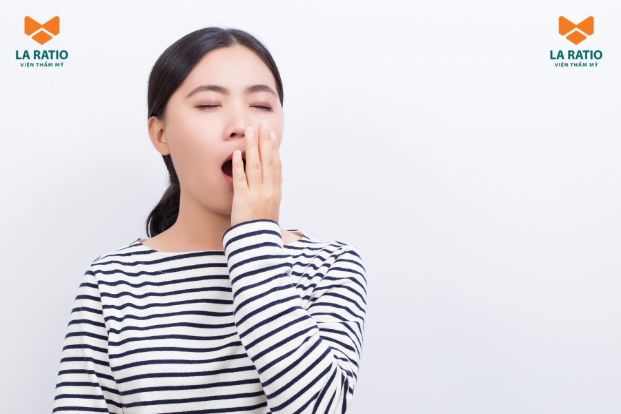 Sau nâng mũi, bạn vẫn có thể ngáp nhẹ nhàng nhưng cần hạn chế